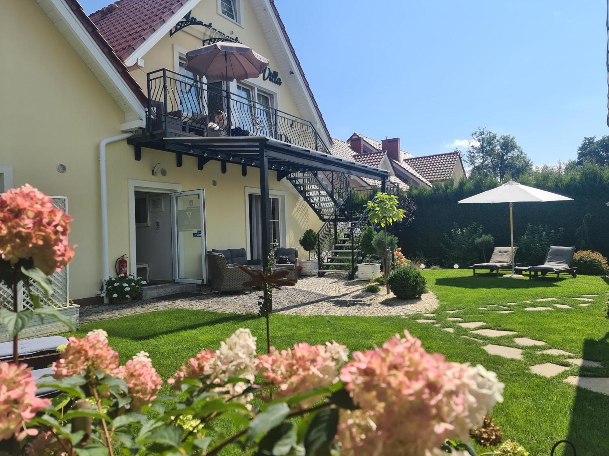 Apartamenty "La Villa" Z Klimatyzacja, Ogrodem, Parkingiem, Blisko Centrum Кудова-Здрой Екстериор снимка